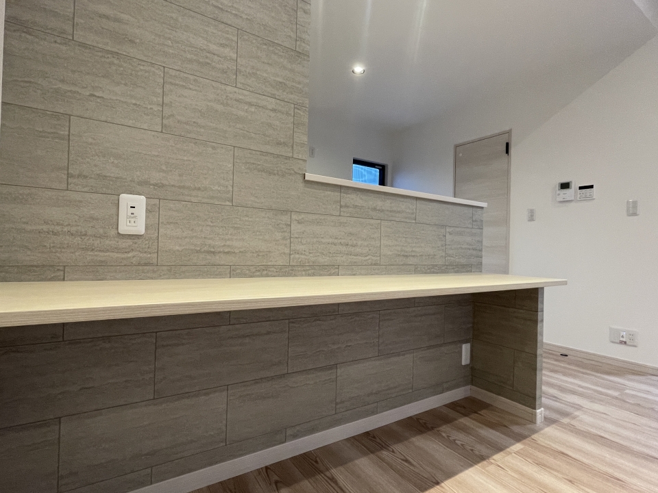 カウンターには電源があり、カウンターで仕事や勉強もできます。