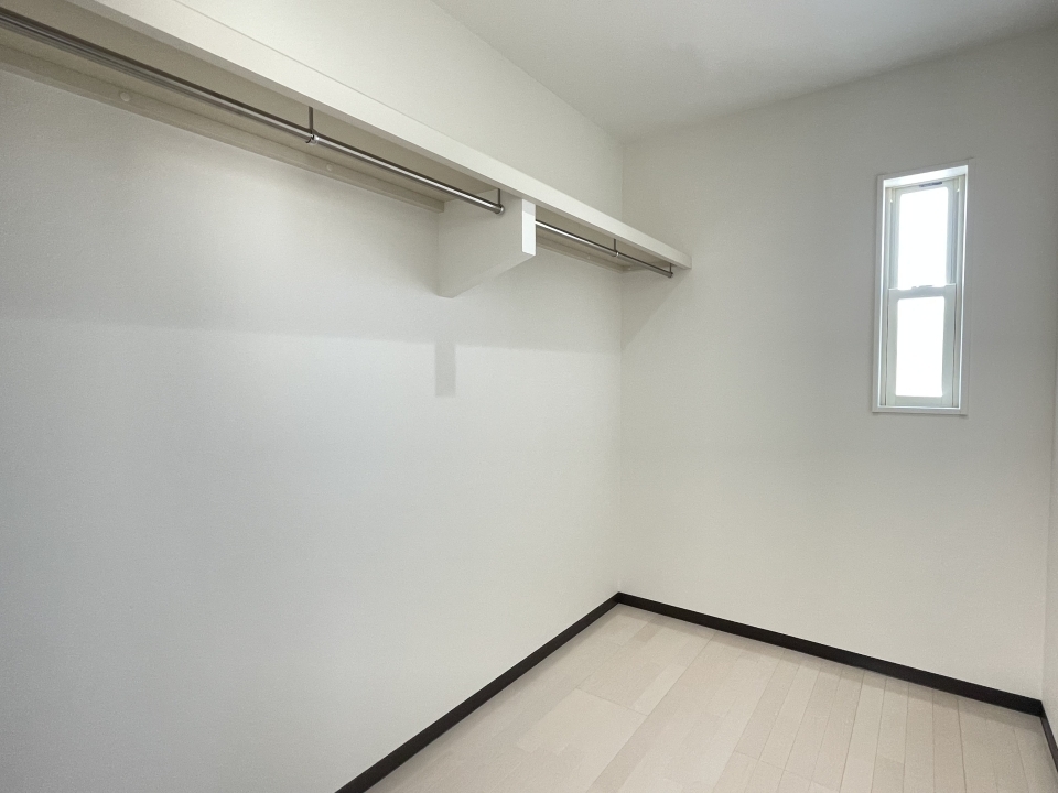 大きなウォークインクローゼットつき！