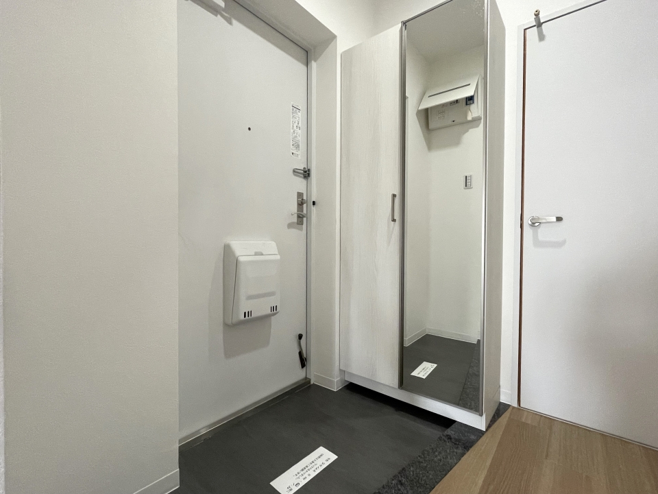 鏡付きのシューズボックスはポイント高いです！