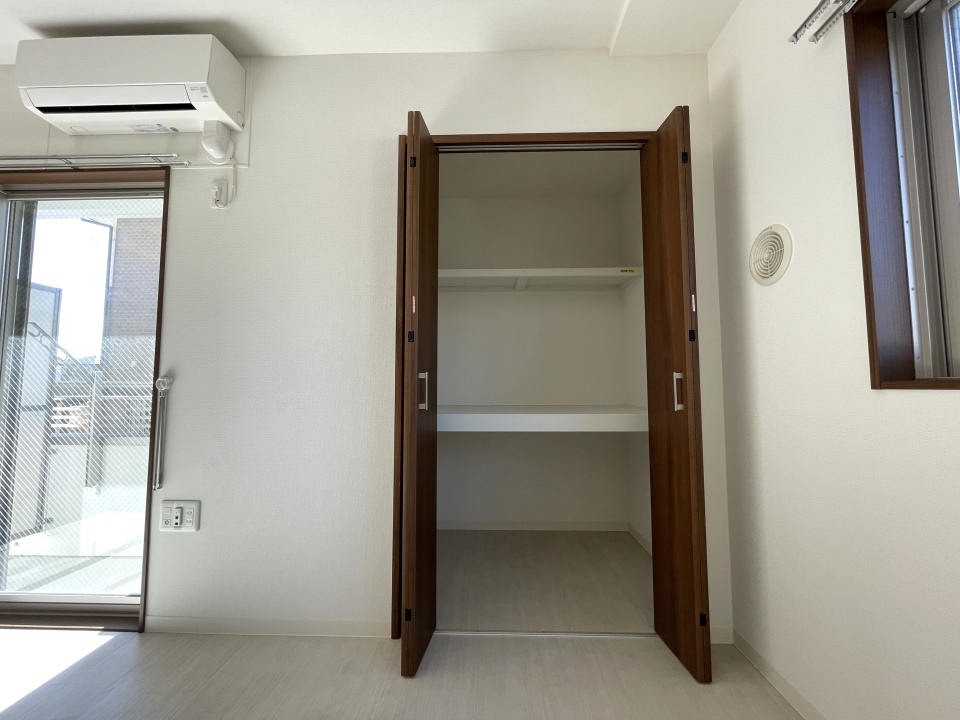 リビングの収納はこんな感じです。