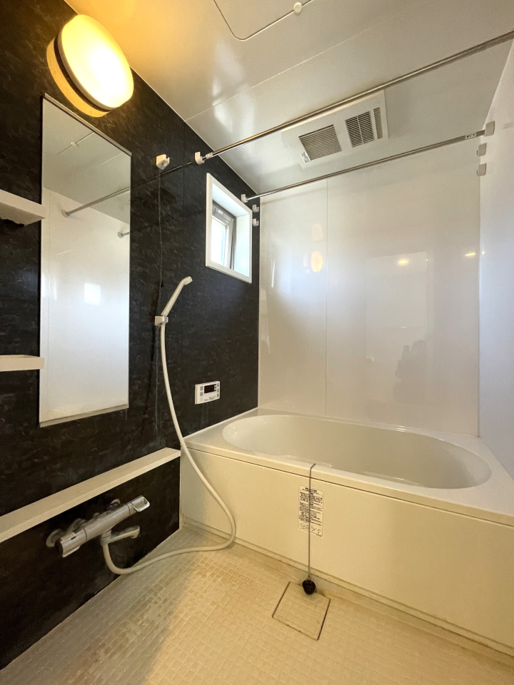 追い焚き＋浴室乾燥付きです。