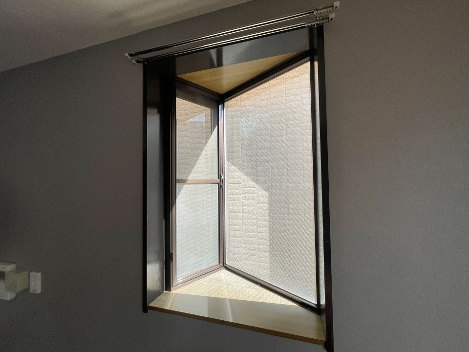 角部屋の特権出窓。