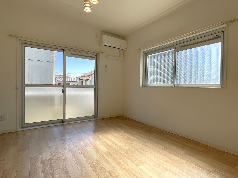 角部屋だから窓は2つあります！