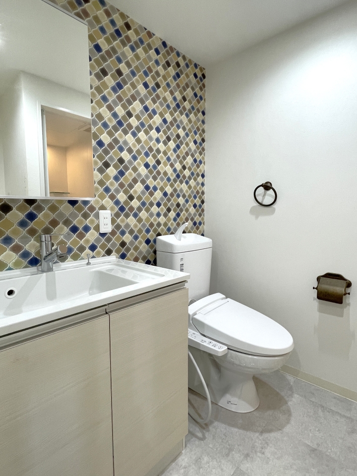 タイル柄が可愛い洗面所、トイレ