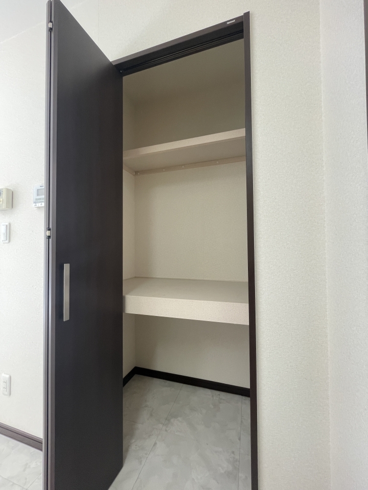 キッチン横にはパントリーまで！