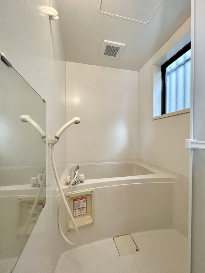 お風呂に換気窓があり嬉しい。