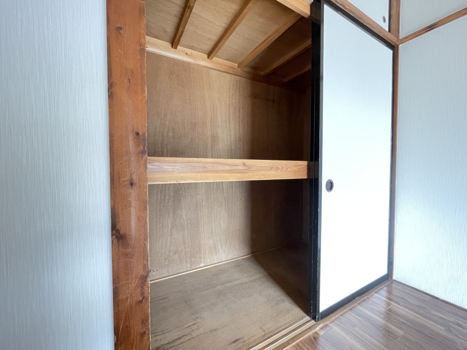 収納は4.5帖の洋室より大きめ。引き出しケースなど活用すれば、洋服もたくさん入ります。