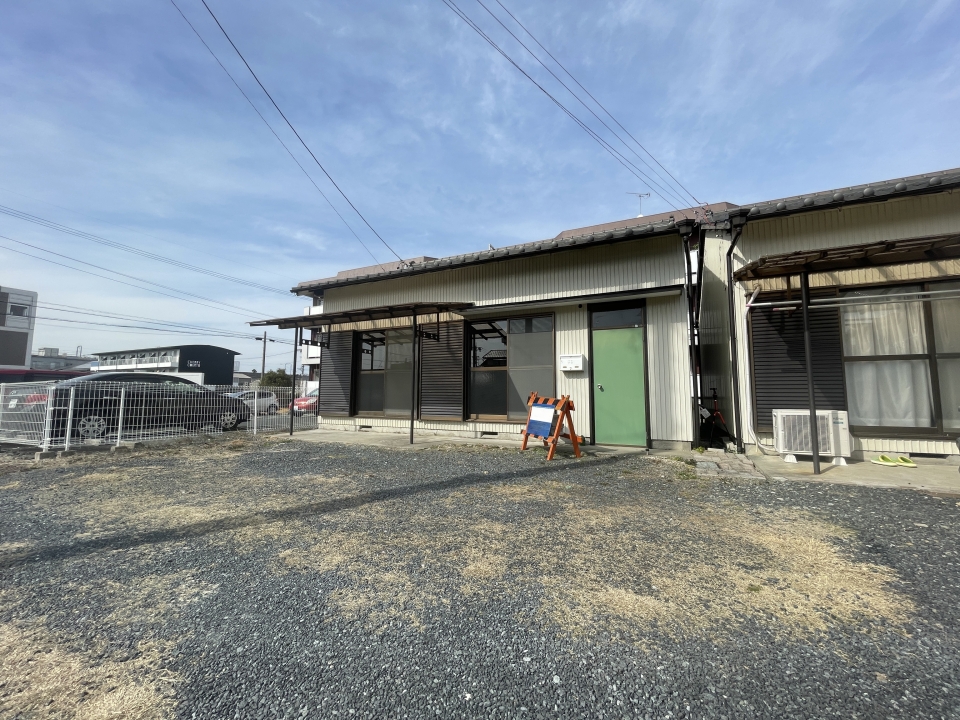 外観。4棟並ぶうちの角のお家です。