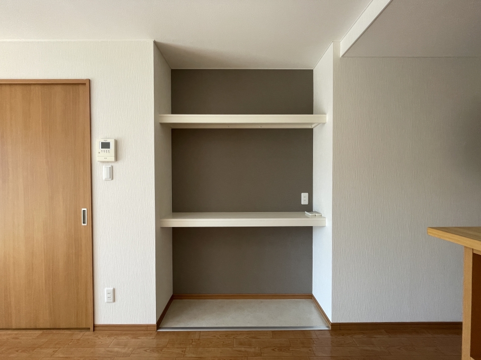 オシャレな棚！何をしまおう、、、？