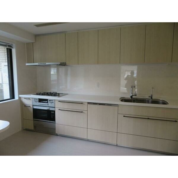 大きなシステムキッチン。　※画像はイメージです。