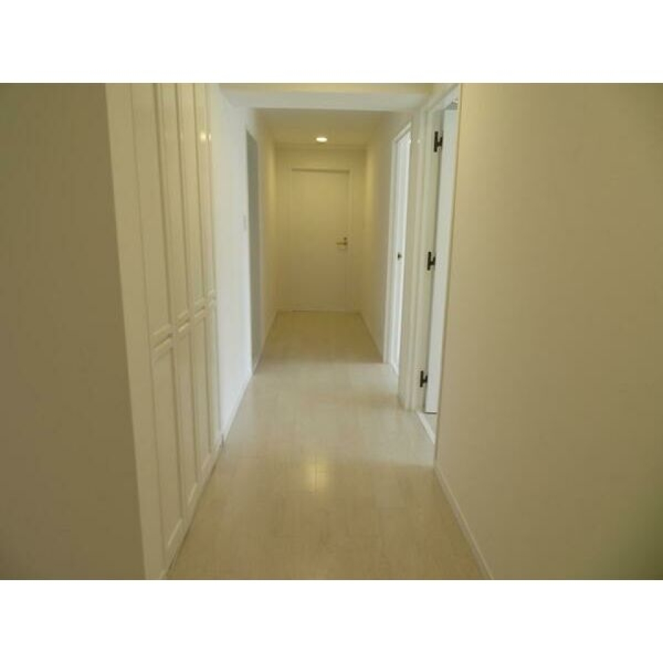 洋室へ向かう廊下。　※画像はイメージです。