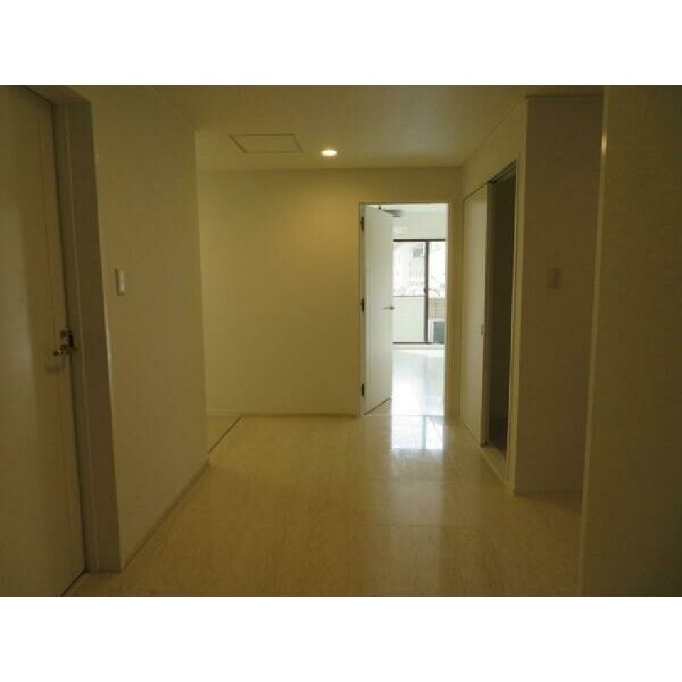 リビングへ向かう廊下。　※画像はイメージです。