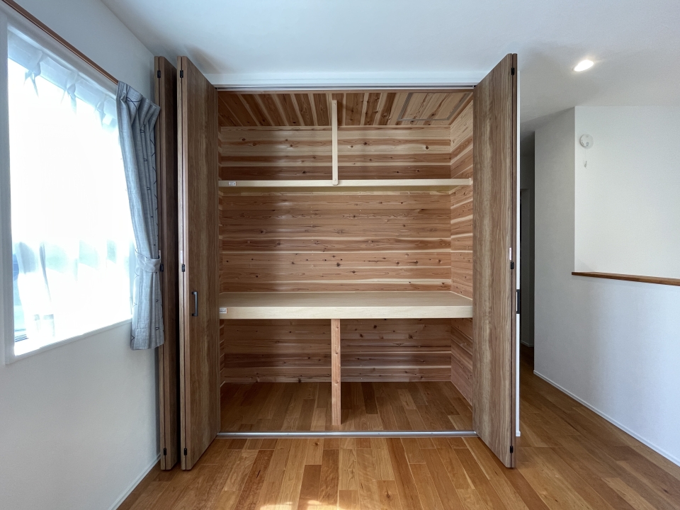 大きな収納がありますよ。