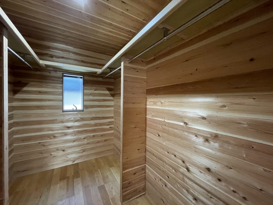 広～いウォークインクローゼット！たくさんの洋服を収納できます。