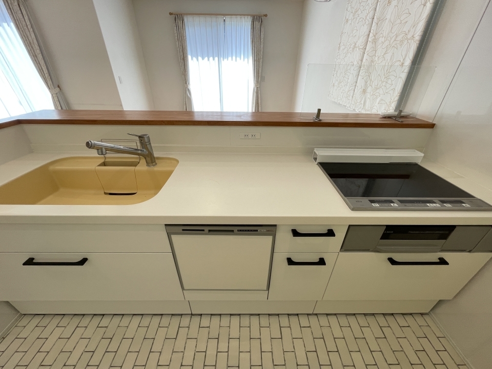 黄色のシンクがとってもキュート！