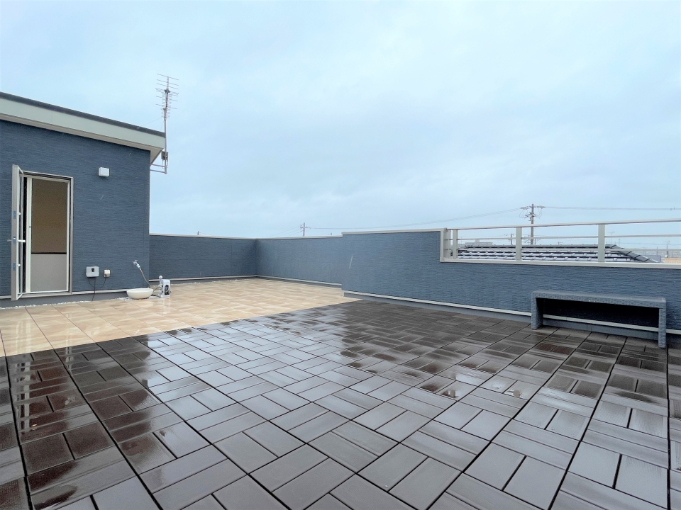 3階には広々ルーフバルコニーがあります！