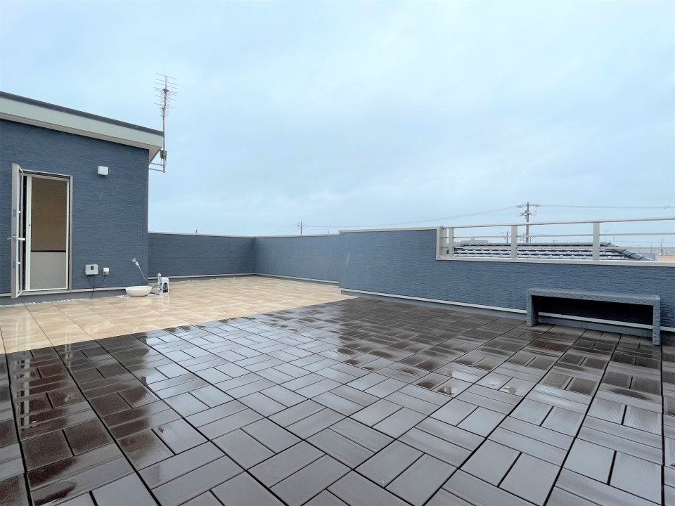 3階には広々ルーフバルコニーがあります！