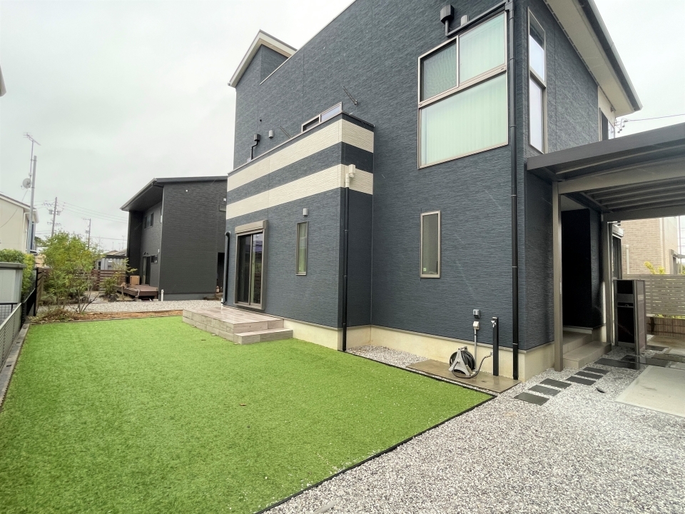 一面芝生の専用庭！