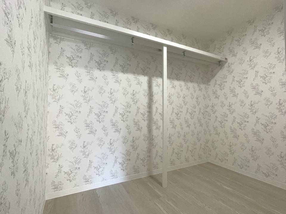 ここにはなんと3帖のウォークインクローゼット付き！