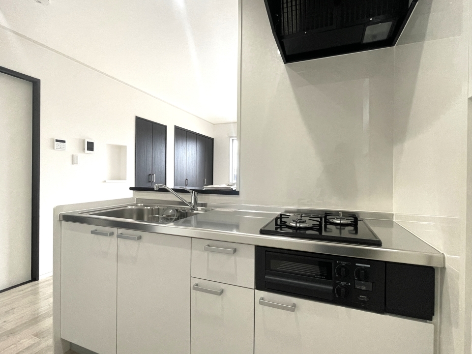 充分な広さのシンクには2口コンロ設置済み♪