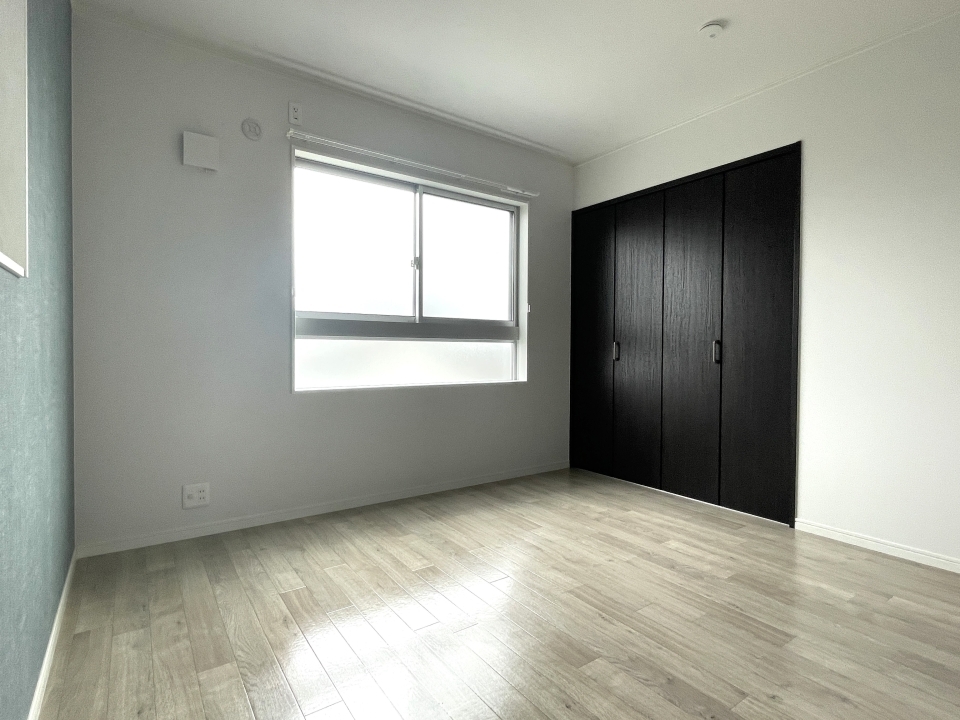 もちろんこのお部屋にも収納付いてます♪