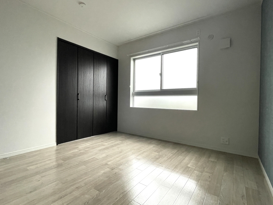 もちろんこのお部屋にも収納付いてます♪