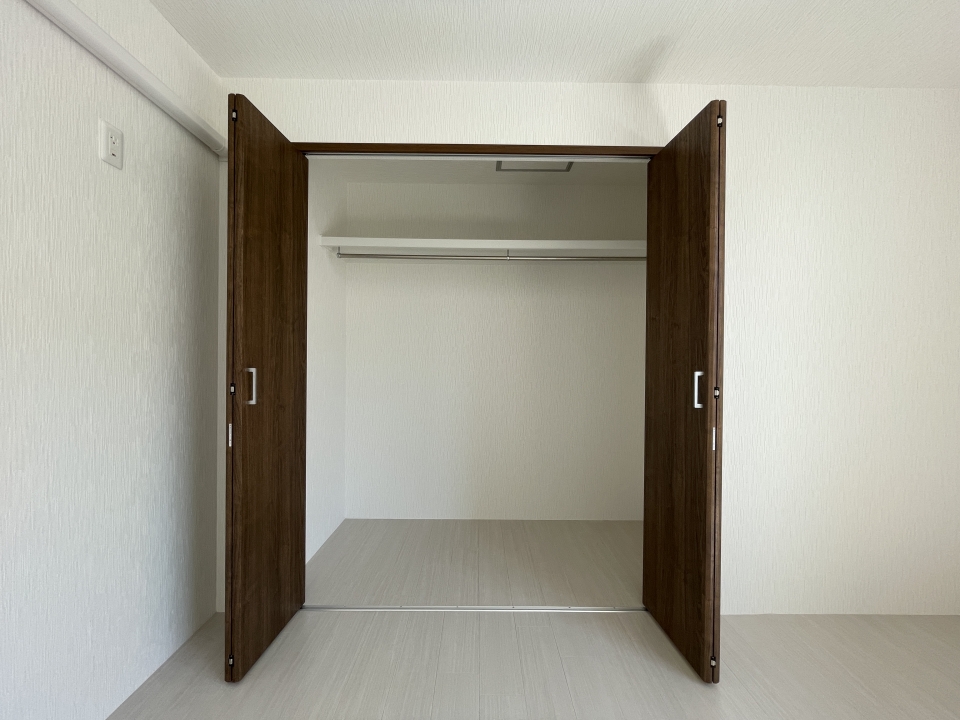 こちらも収納付き！