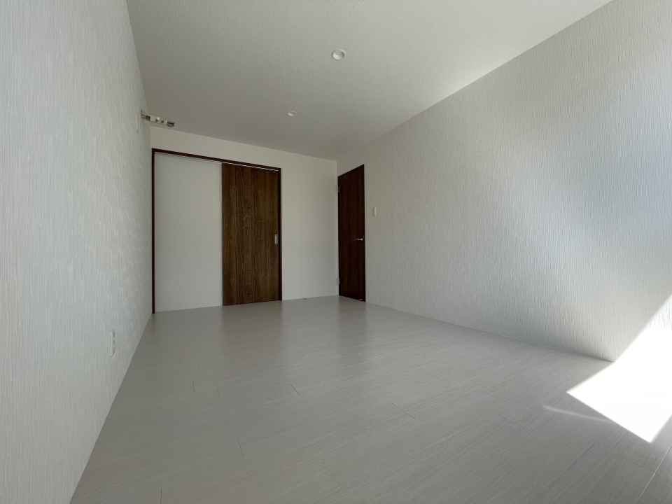 こちらは7.6帖の洋室です。