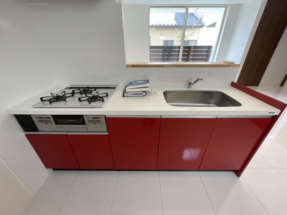 対面式になっていて、リビングを見渡しながらお料理ができますよ。