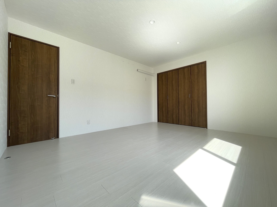 こちらは8.3帖の洋室です。