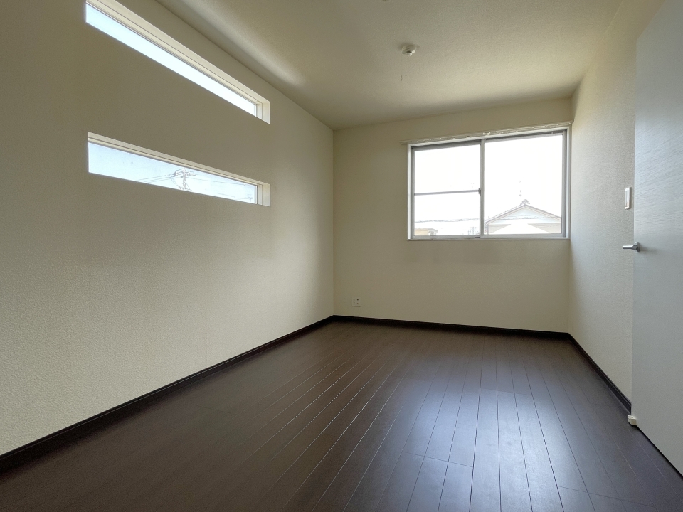 雰囲気の違う7.5帖の洋室