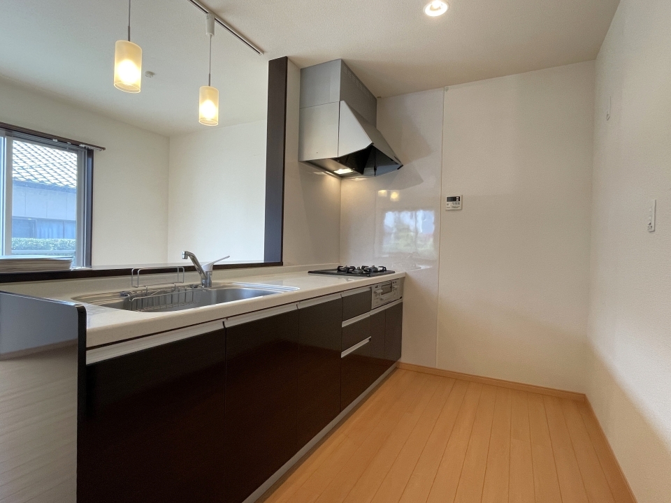 広々！システムキッチン！料理も捗りそう！