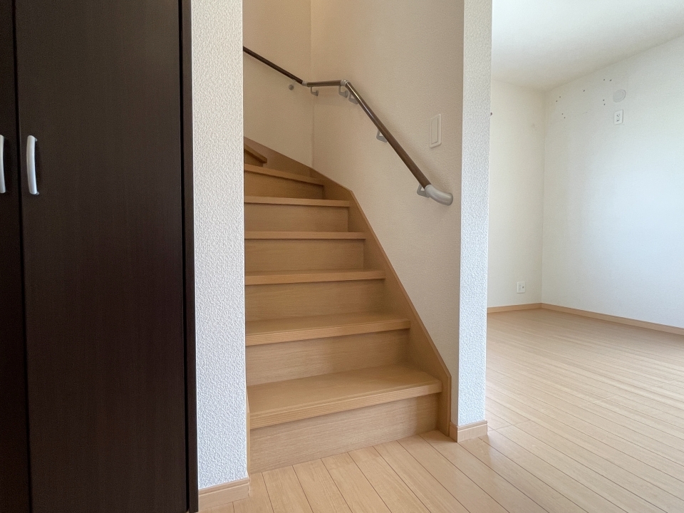 キッチン横の階段から2階に行きます