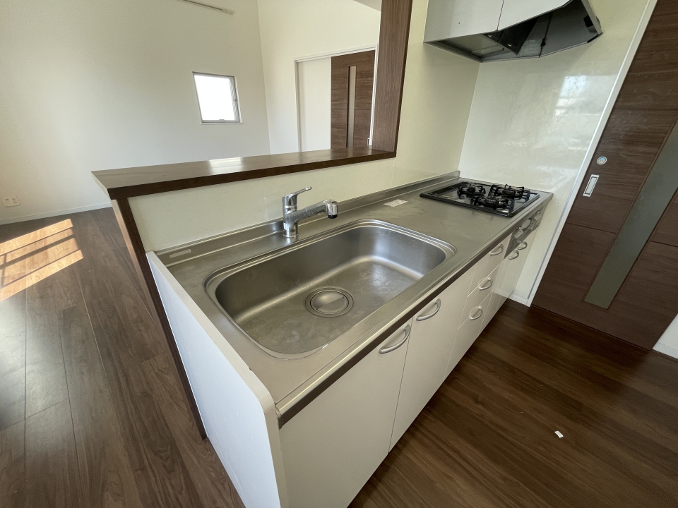 人気の対面式のキッチン