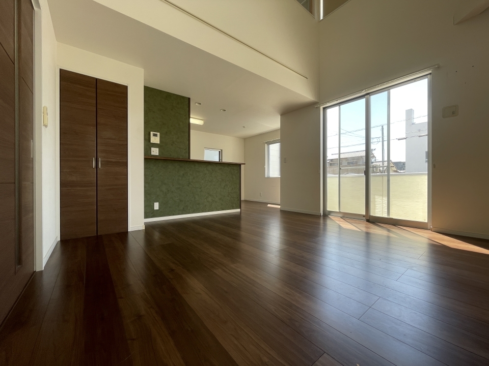 リビングは15.7帖ですが広く感じます。