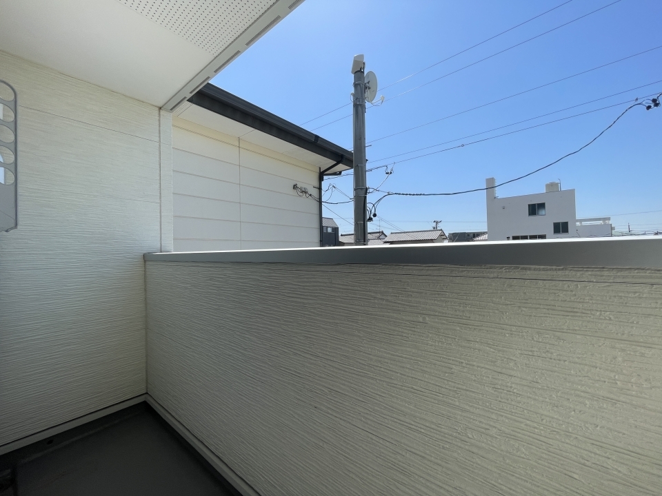 南側のお部屋にはベランダがあります。