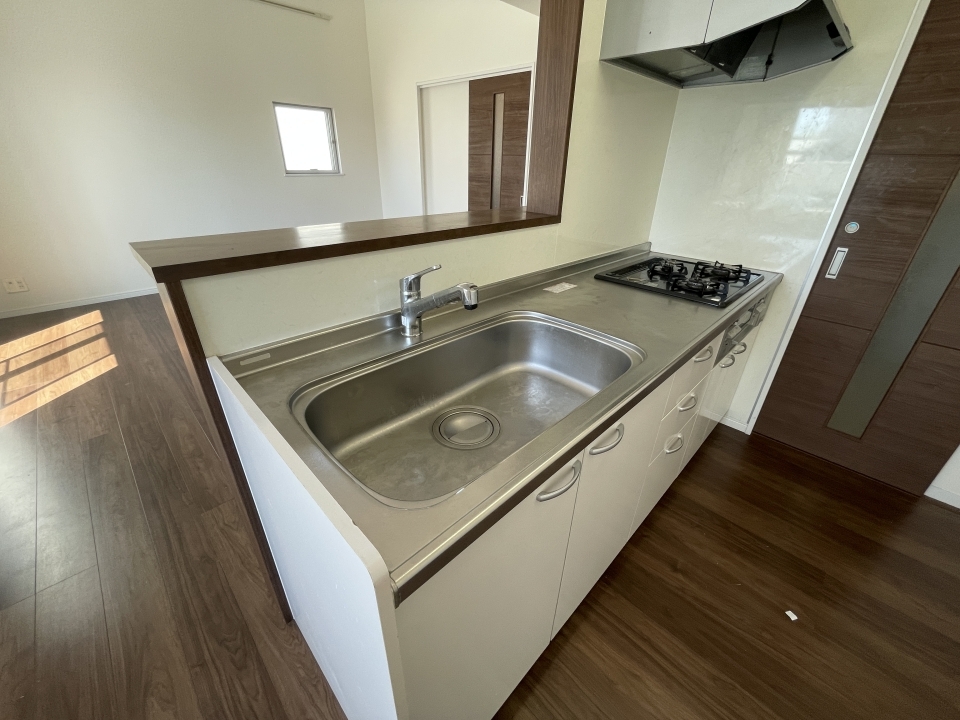 人気の対面式のキッチン