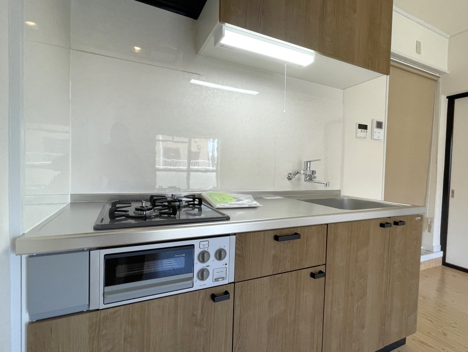 木のぬくもりあるシステムキッチン