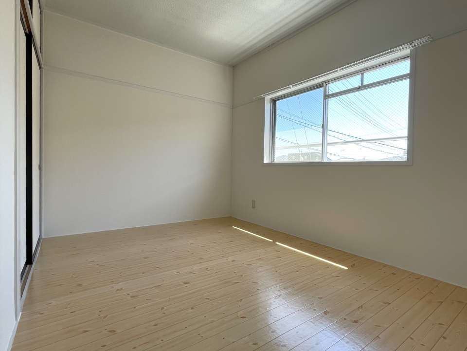 LDK隣の6帖の洋室