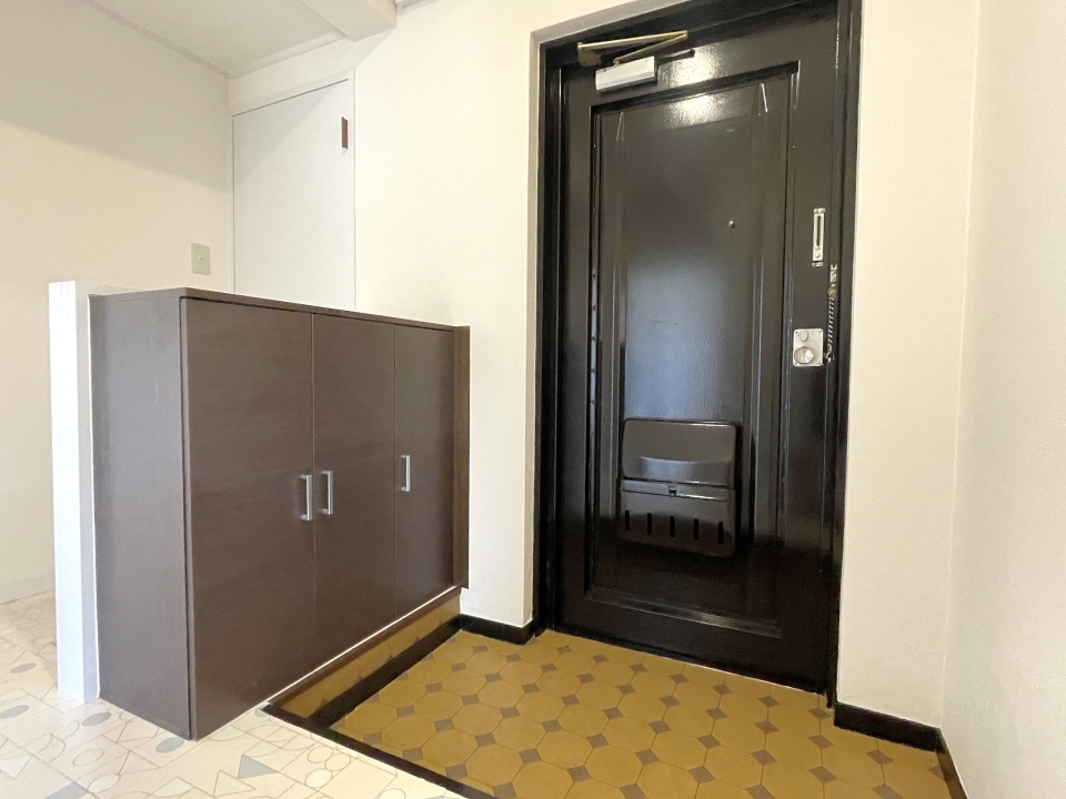 コンパクトサイズのシューズボックス付き。これぐらいがちょうどよかったりします。