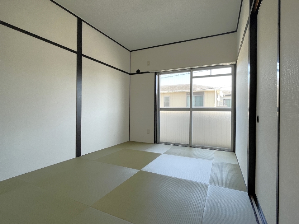 6帖の和室。タタミ風タイルを使用してます。