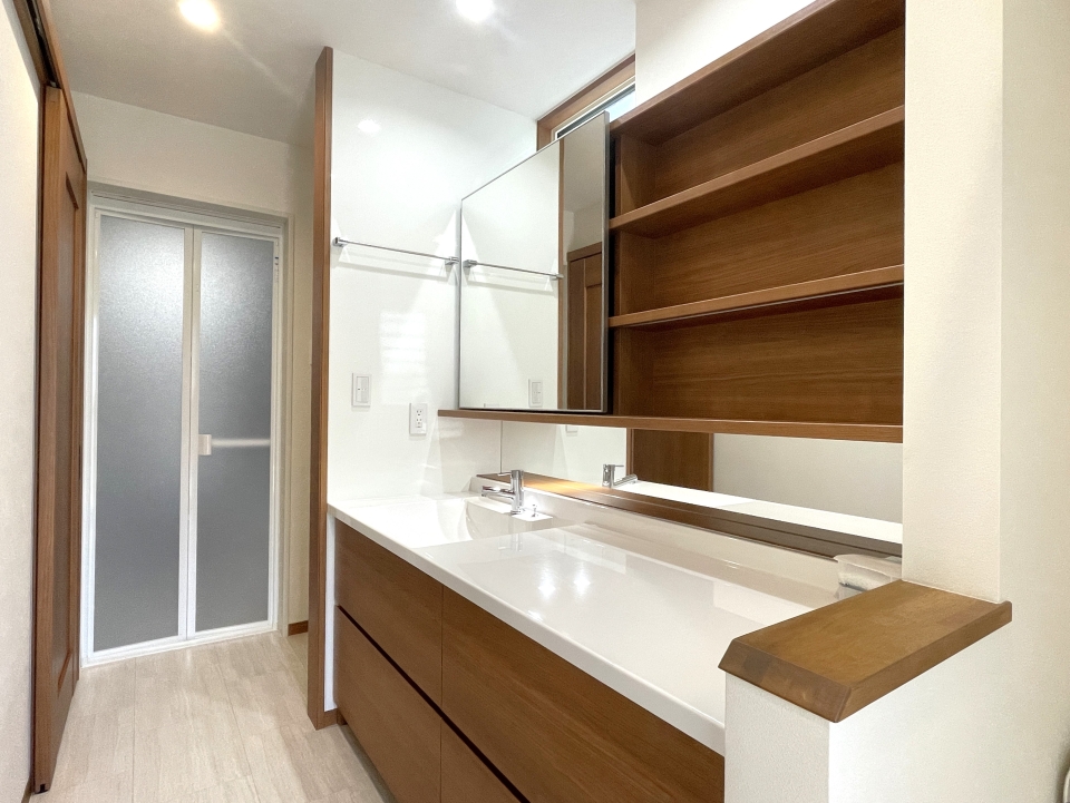 ホテルのような広い洗面台