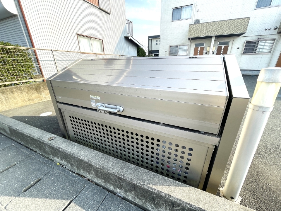 敷地内ゴミ捨て場もあります♪