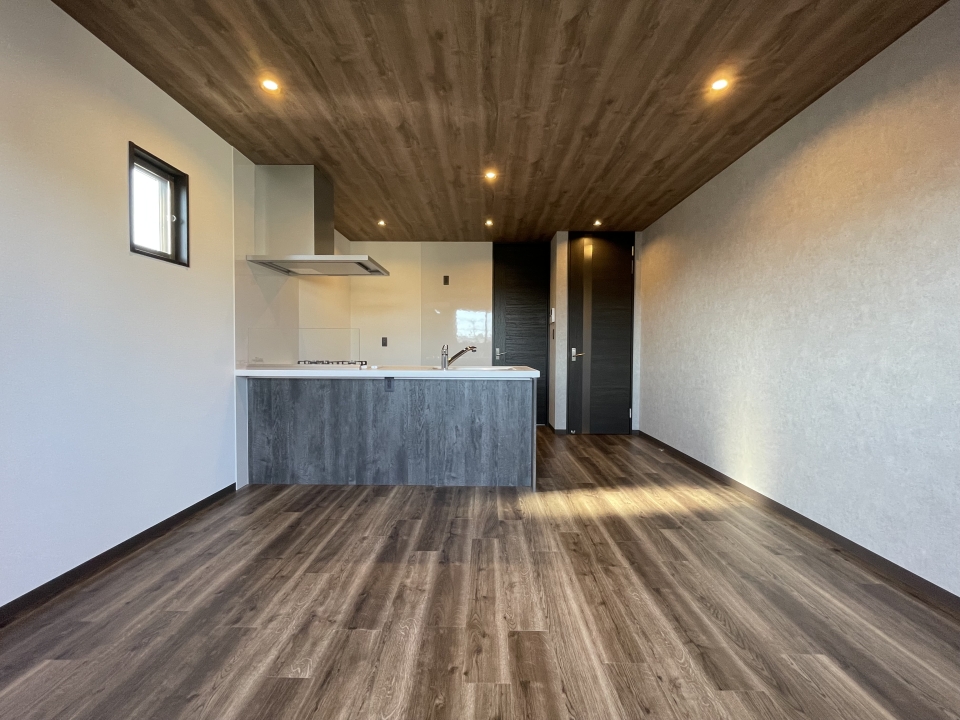 ワンポイントの小窓が可愛い♪※写真は他のお部屋の物を使用しています。現状と異なる場合があります。