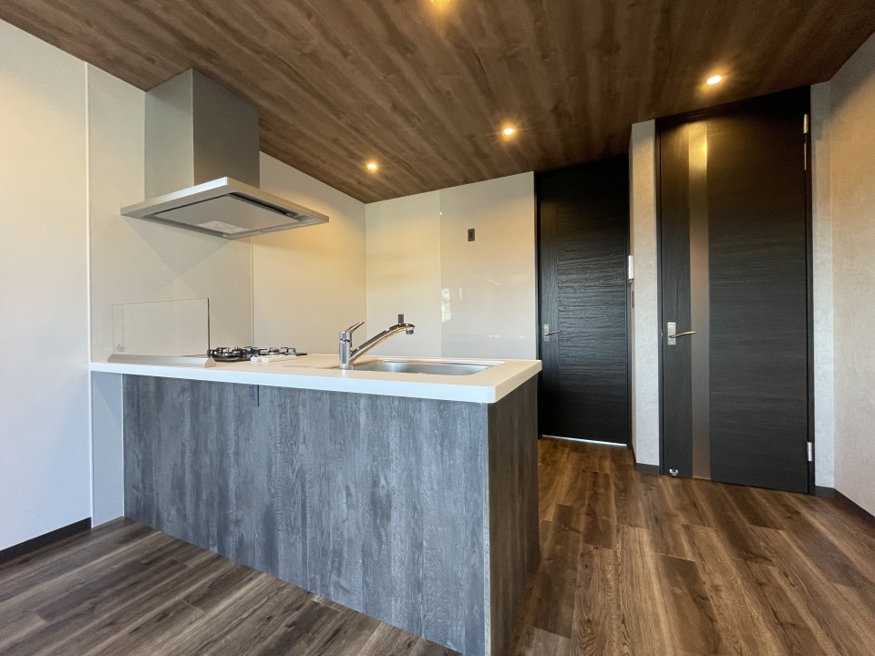 人気の対面式システムキッチン！※写真は他のお部屋の物を使用しています。現状と異なる場合があります。