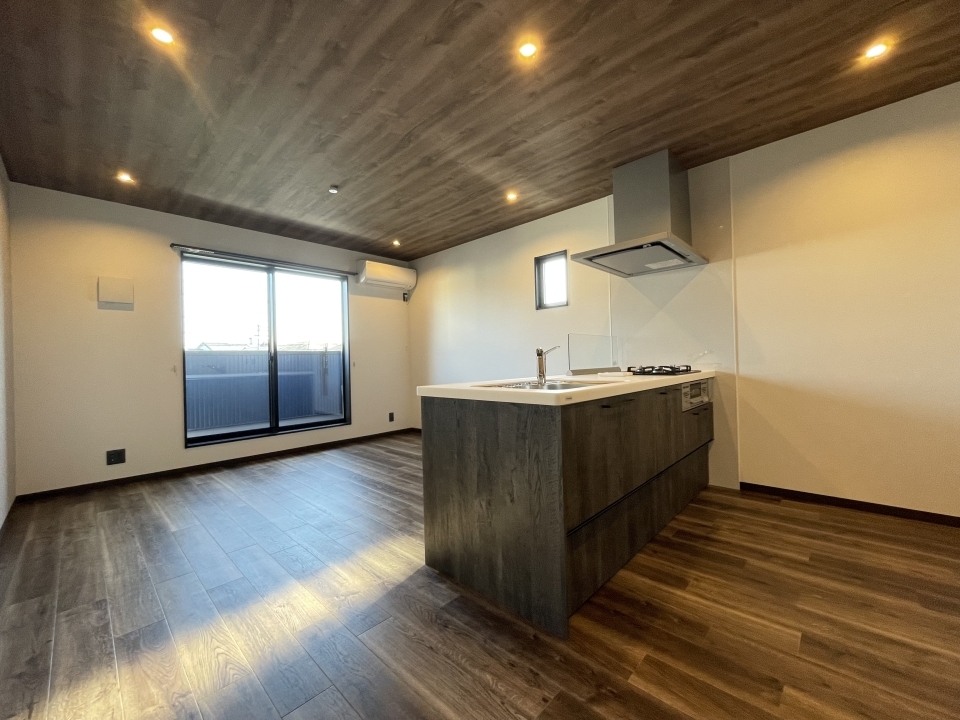 キッチン側からみたLDK※写真は他のお部屋の物を使用しています。現状と異なる場合があります。