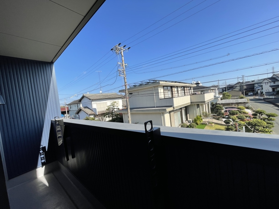 もちろんバルコニーも※写真は他のお部屋の物を使用しています。現状と異なる場合があります。