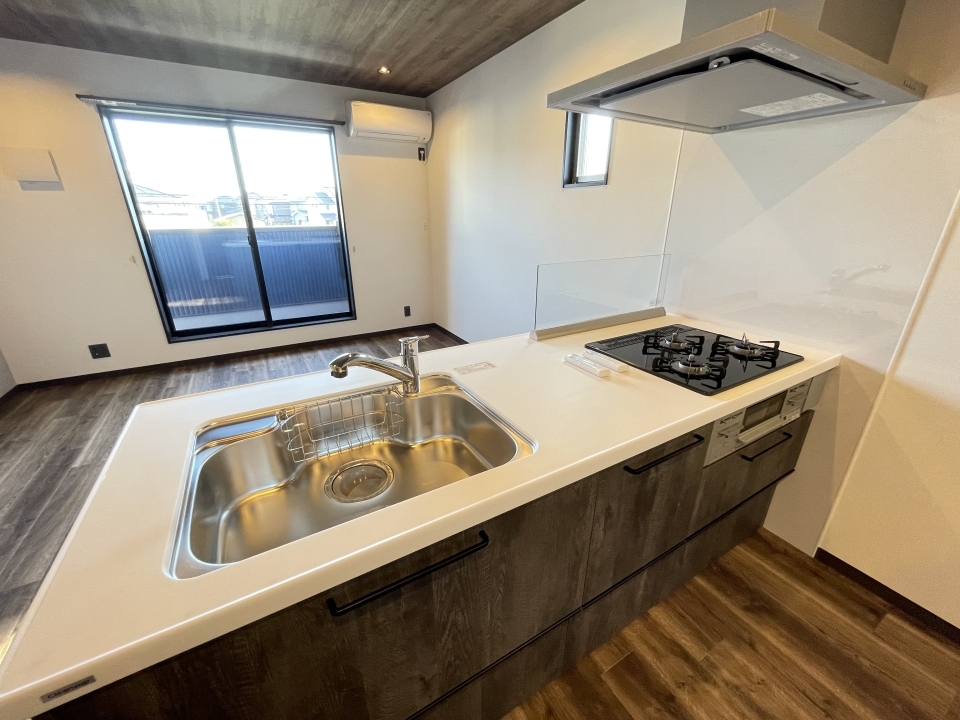 大きなシンクでお料理楽々♪※写真は他のお部屋の物を使用しています。現状と異なる場合があります。