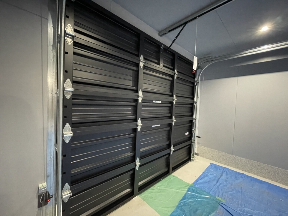 もちろん電動シャッターです。※写真は他のお部屋の物を使用しています。現状と異なる場合があります。