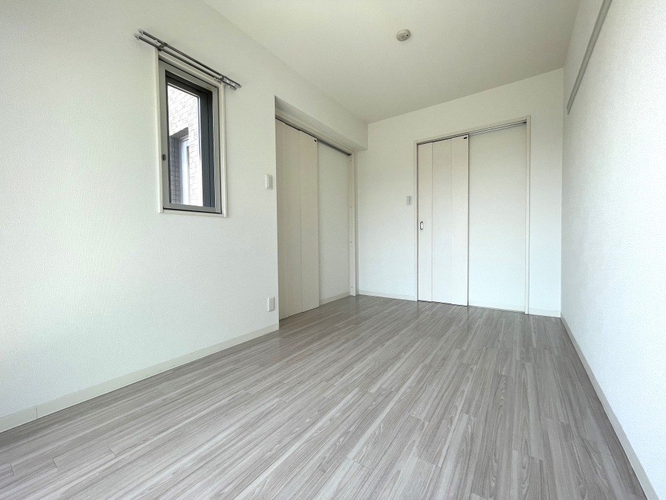 6帖の洋間。こちらには、、、